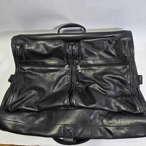 TUMI Genuine Leather  Classic Garment Bag Black  Carry-On Luggage Bifold VTG